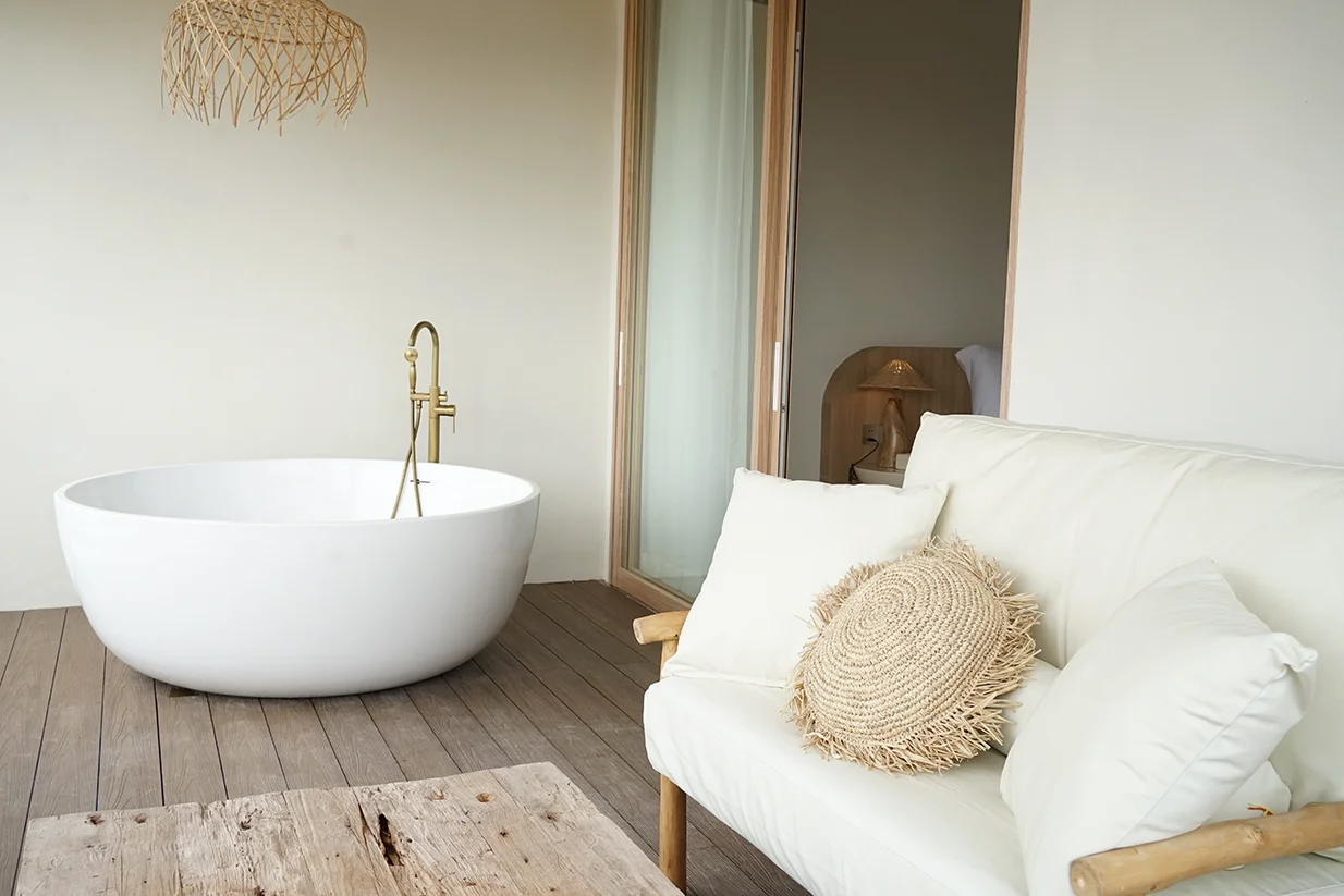 Balcony Mini Suite with Bathtub